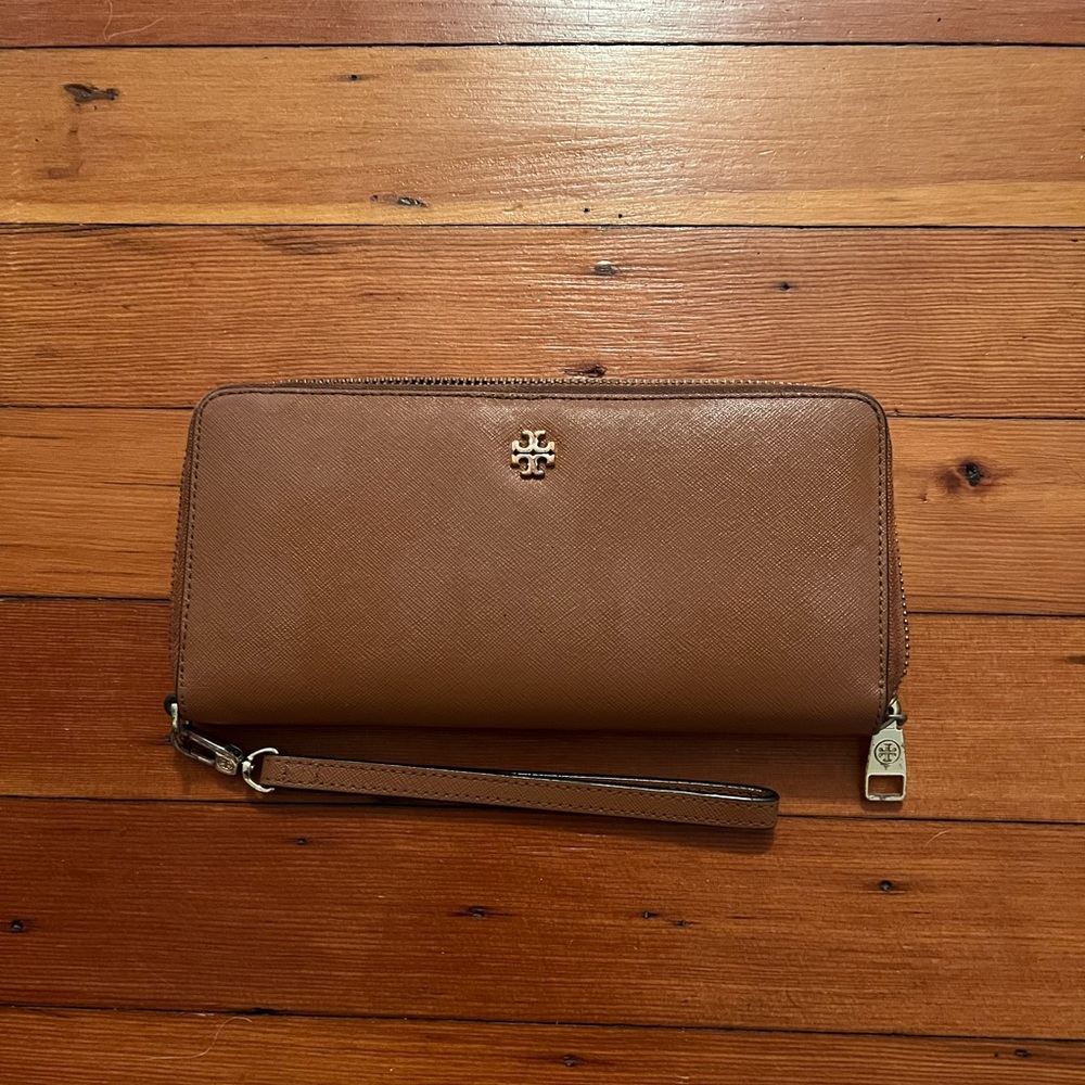 Tory burch zipper wallet